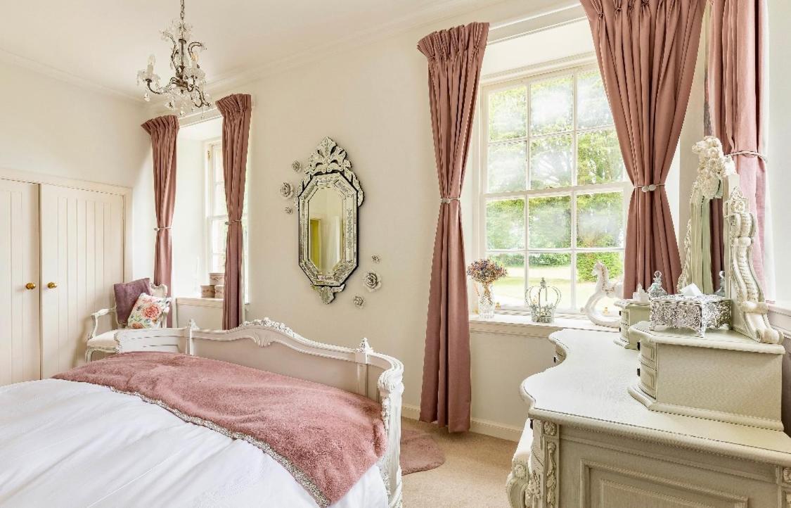Private Room & Bathroom In Manor House Maybole Buitenkant foto